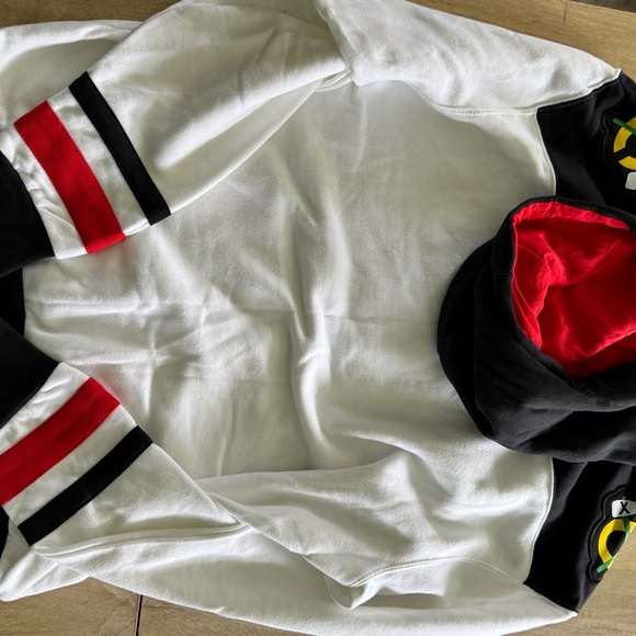 NHL Black and White Sweatshirt with Iconic Design - Picture 4 of 5